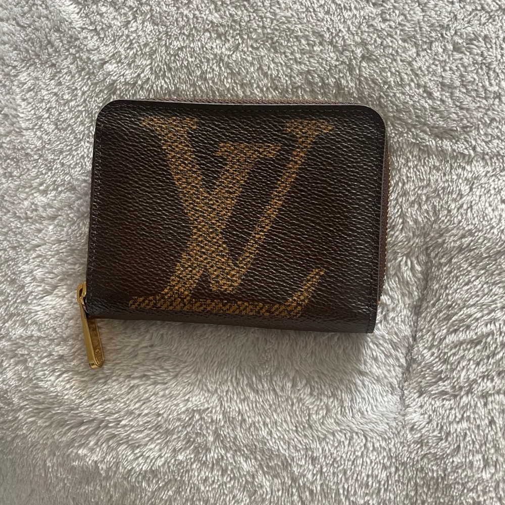 Louis Vuitton limited edition giant monogram zippy coin purse